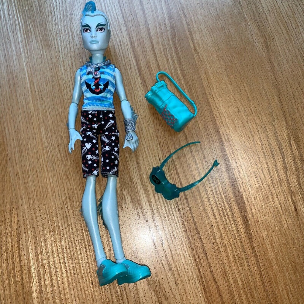 MONSTER HIGH Doll Gil Webber Shriekwrecked boy doll toy